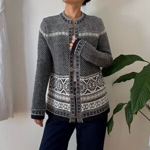 Cambridge Dry Goods 100% Wool Nordic Fair Isle Cardigan With Metal Claps Size M